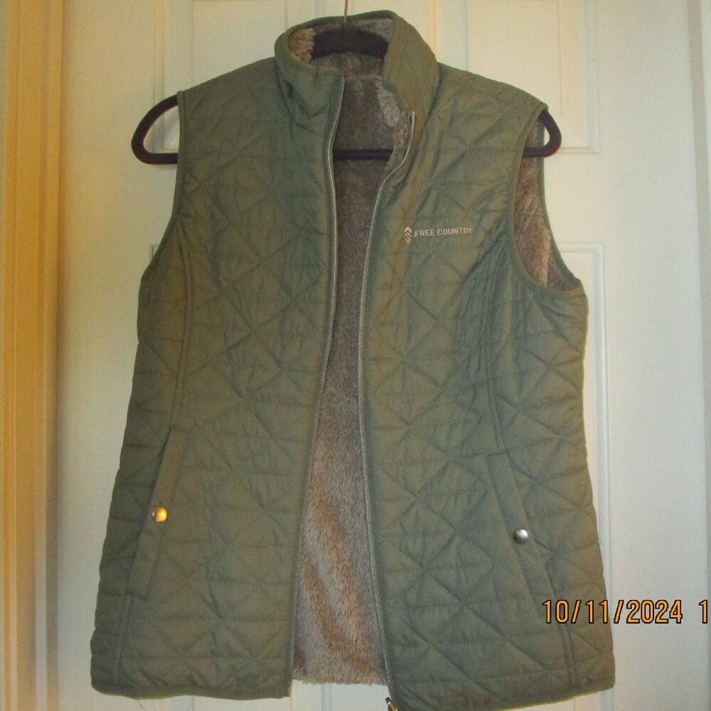 Women's reverse puffer vest